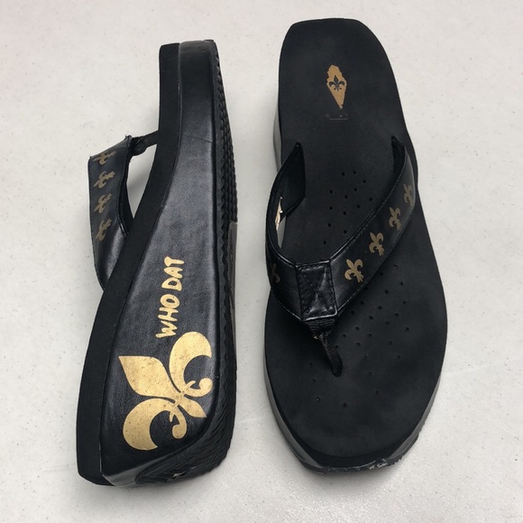 Volatile New Orleans saints “ who dat “ fluer de lis flip flops sandals 8